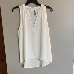 Jolie White V-Neck Sleeveless Blouse